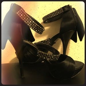 Guess Marciano sandal with straps.